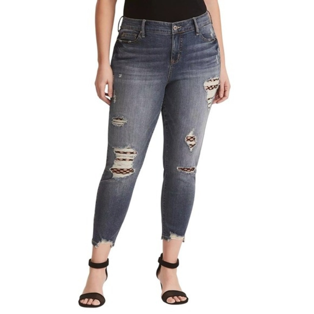Torrid Girlfriend Fishnet Vintage Stretch Medium Wash Jeans Size 20 NWT